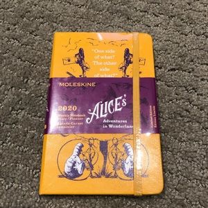 ALICE'S ADVENTURES IN WONDERLAND PLANNER